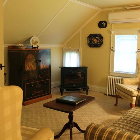 Captain'S House Inn Chatham Room photo