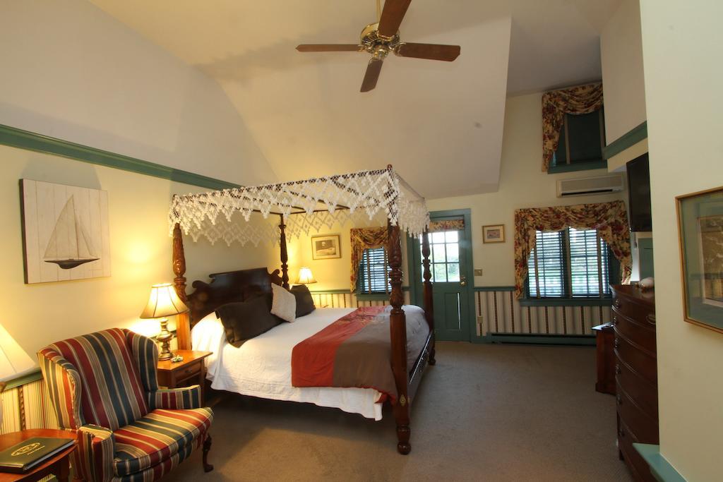 Captain'S House Inn Chatham Room photo