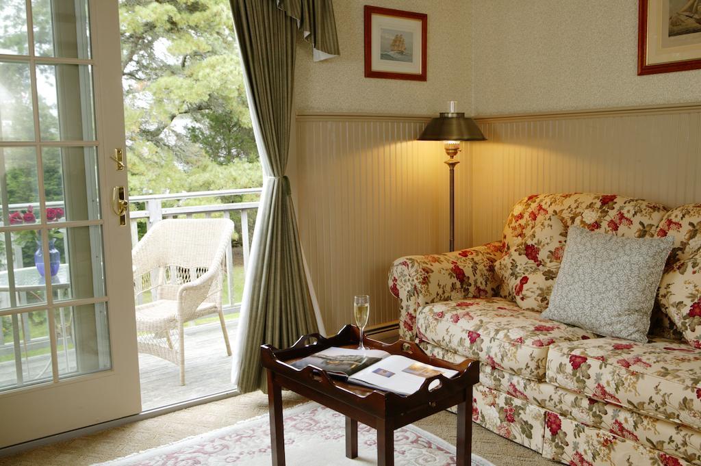 Captain'S House Inn Chatham Room photo