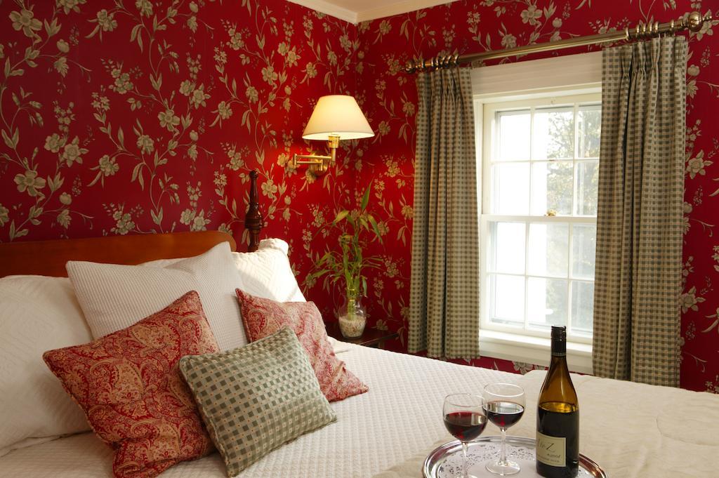 Captain'S House Inn Chatham Room photo
