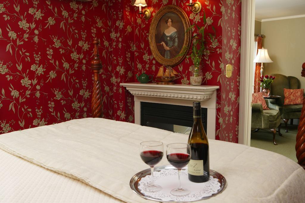 Captain'S House Inn Chatham Room photo