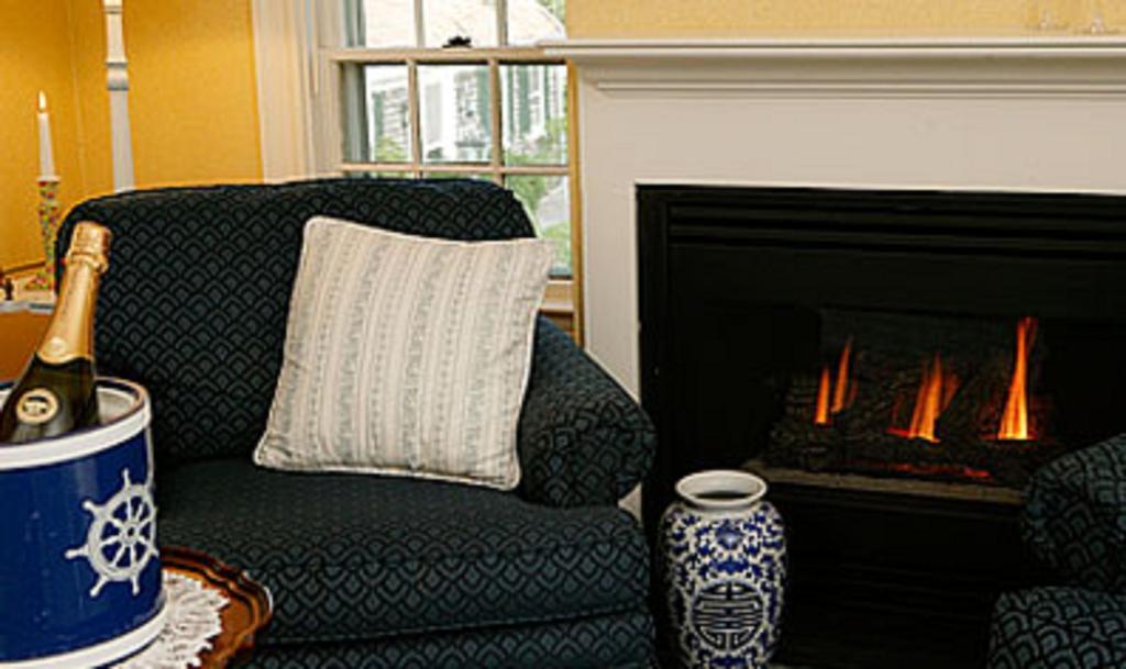 Captain'S House Inn Chatham Room photo