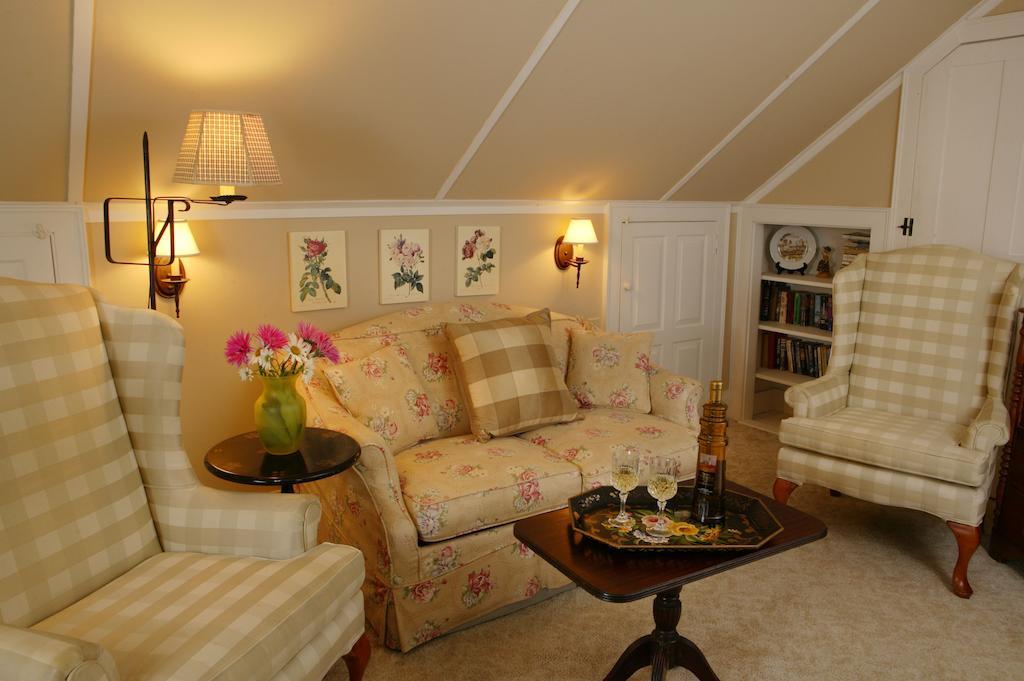 Captain'S House Inn Chatham Room photo