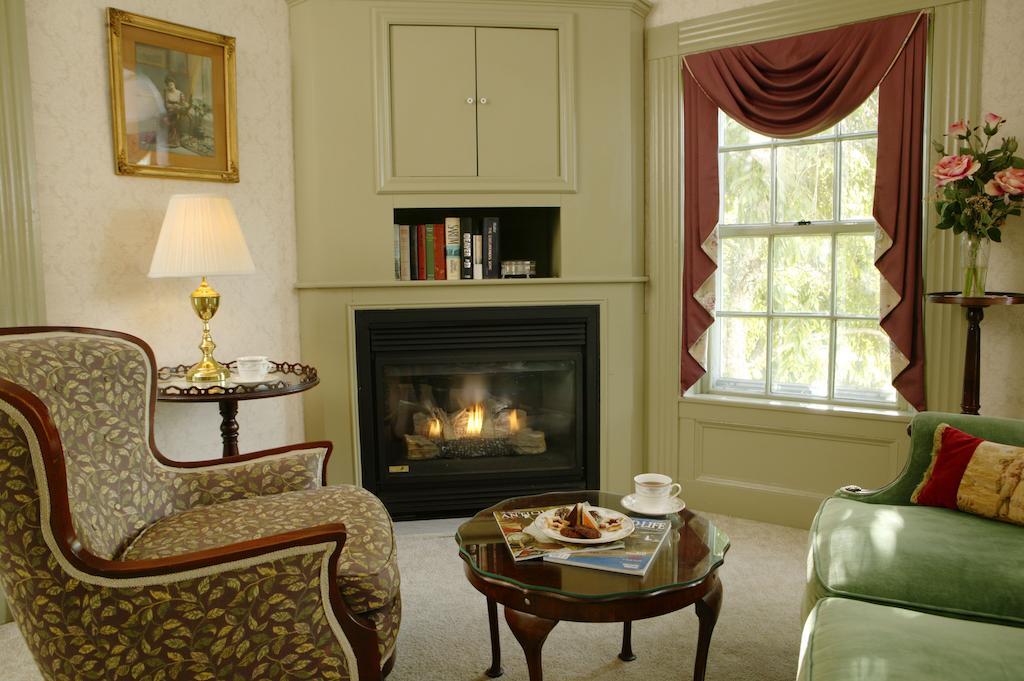 Captain'S House Inn Chatham Room photo